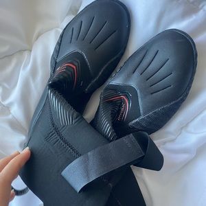 O’Neill surf booties